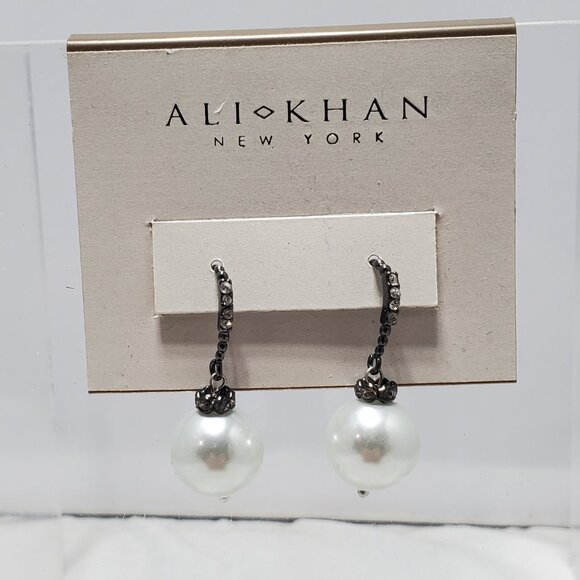 Ali Khan pearl rhinestone dangle fish hook earring - Picture 1 of 5